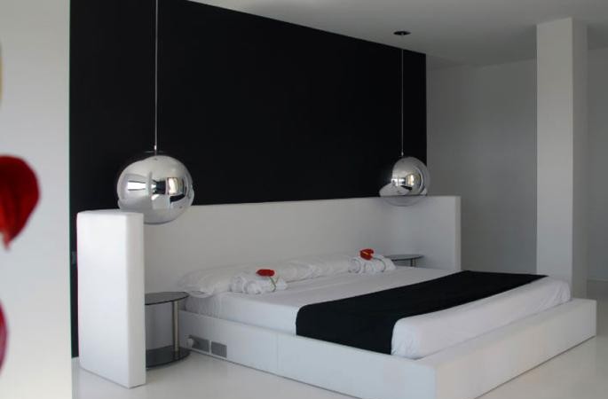 Mooie zes slaapkamer villa te koop in Es Cubells