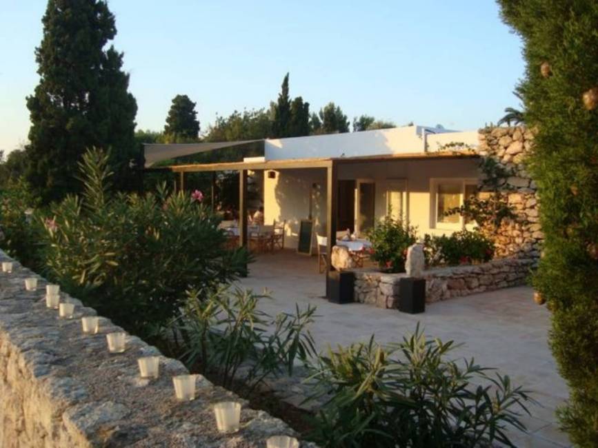 Gezellig huis met drie slaapkamers te koop in Ibiza
