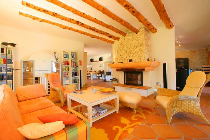 Luxe drie slaapkamer villa te koop in San Carlos
