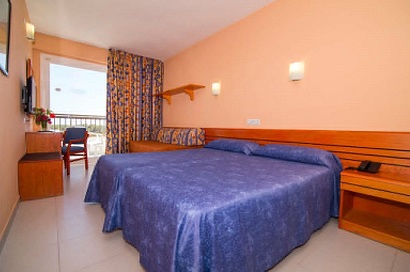 Hotel met 265 kamers met 3 sterren tweede lijn van het strand van Es Canar
