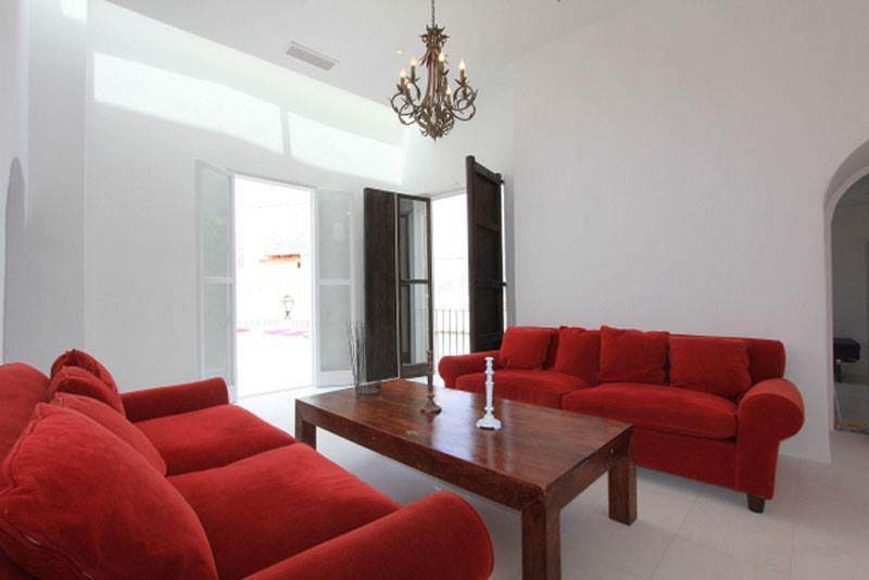Deze prachtige villa met 4 slaapkamers te koop in Dalt Vila