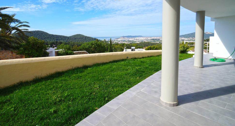 Luxe villa met panoramisch uitzicht in Can Furnet