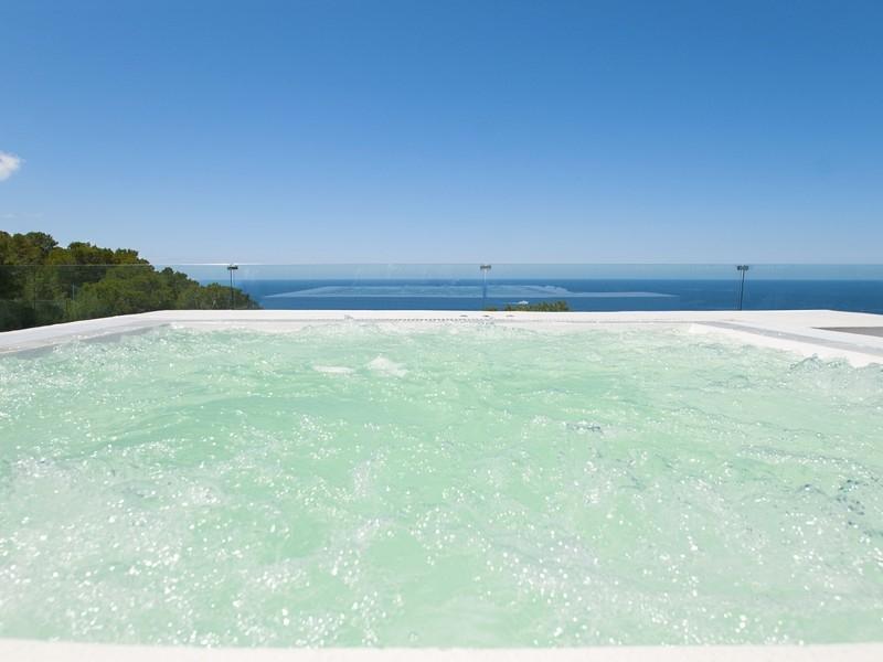 Twee luxe villa's met een prachtig uitzicht op zee over de kosten van Cala Moli