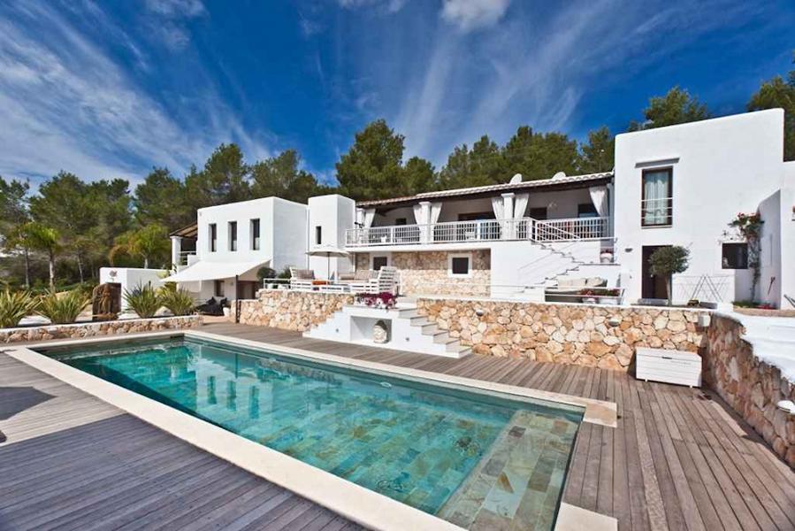 Luxe villa in Cubells met uitzicht op zee te koop