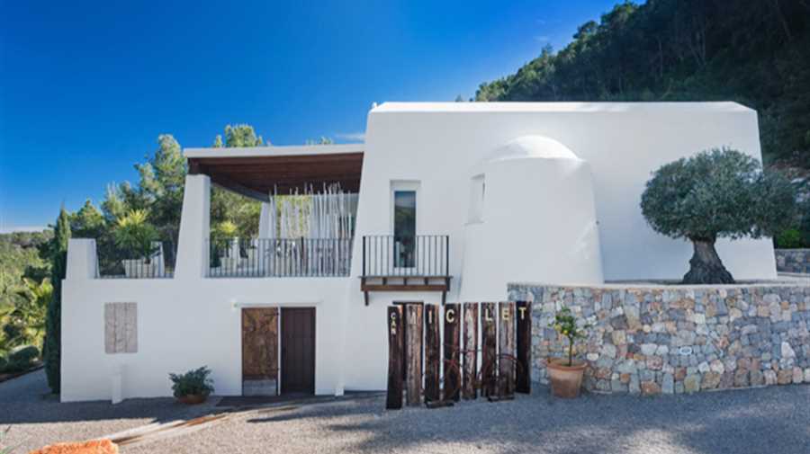 Luxe villa met een panoramisch uitzicht op zee in San Carlos te koop