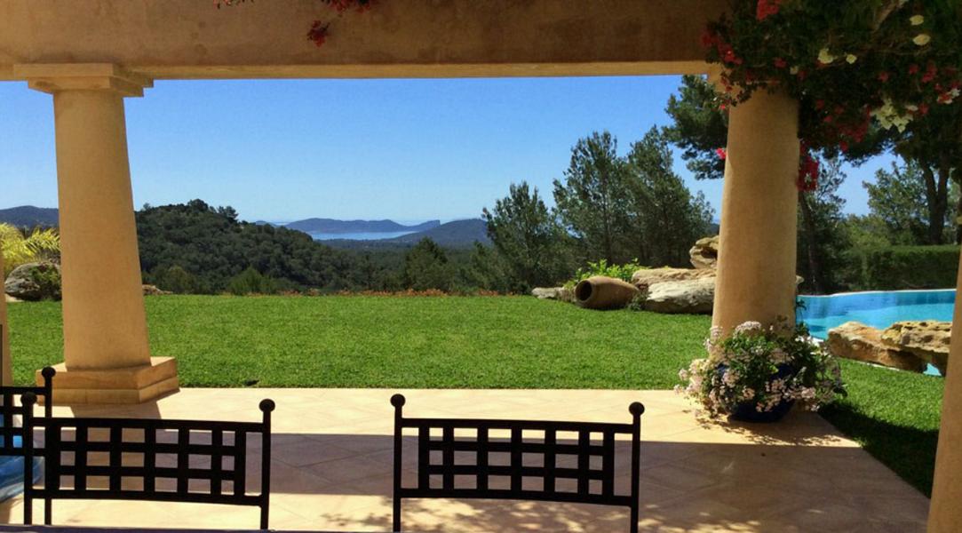 Prachtige villa met uitzicht op de zee en het eiland Formentera