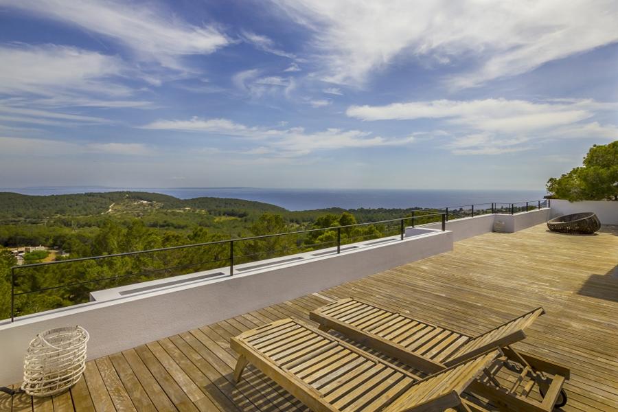 Villa in Es Cubells met uitzicht op zee en veel natuur