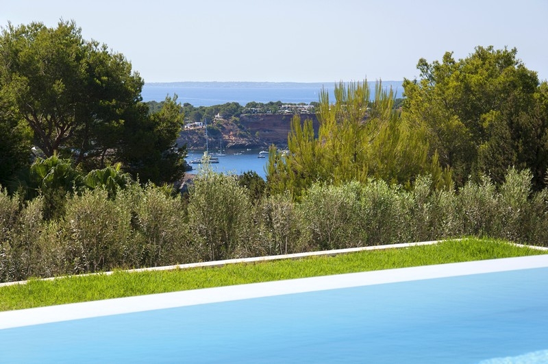 Ultra moderne villa te koop in Vista Alegera met uitzicht op zee