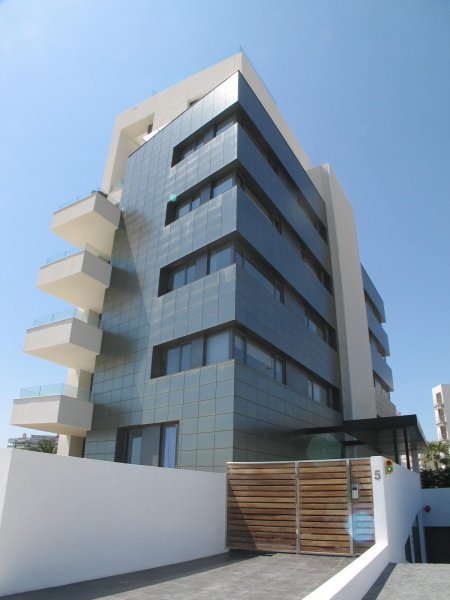 Twee slaapkamer appartement te koop met uitzicht op zee in Ibiza