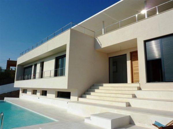 Luxe vier slaapkamer villa te huur in Talamanca Ibiza