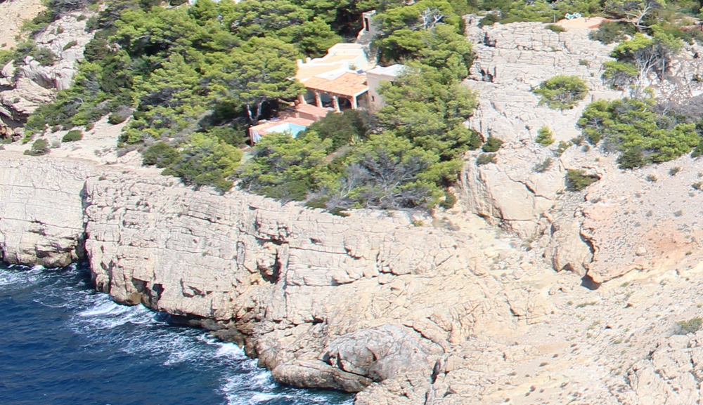 Prachtige villa te koop met directe toegang tot de zee