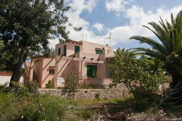 Mooie 3 slaapkamer villa te koop in Talamanca Ibiza