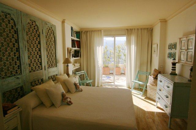 Dit mooie 3 slaapkamer appartement in Marina Botafoch Ibiza te koop