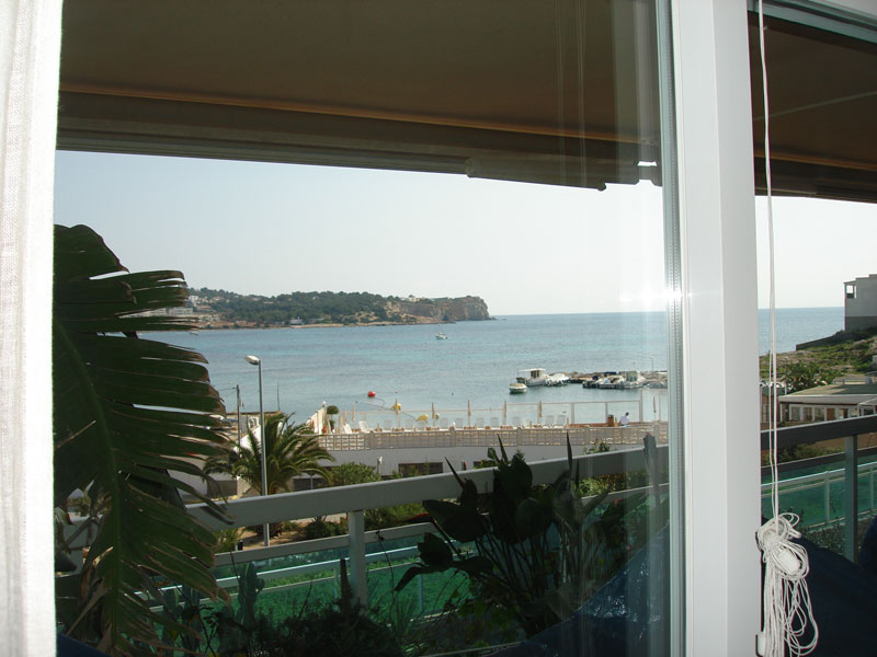 Dit 3 slaapkamer appartement in Marina Botafoch Ibiza te koop
