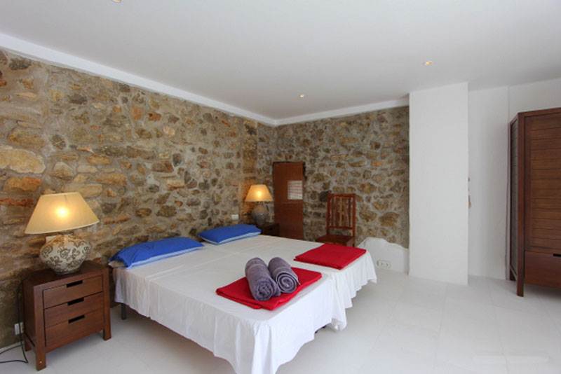 Deze prachtige villa met 4 slaapkamers te koop in Dalt Vila
