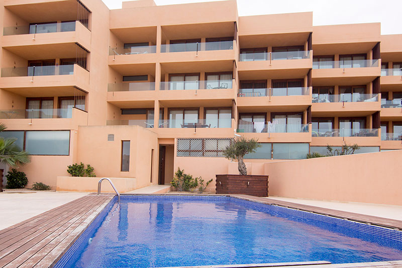 Ruim appartement in Playa d'en Bossa te koop