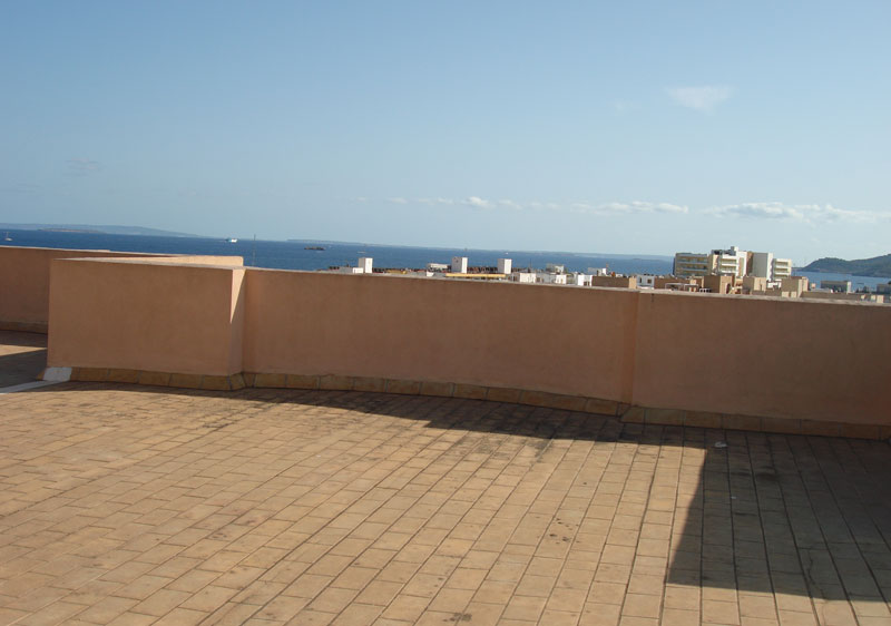 Penthouse met drie slaapkamers te koop in Ibiza
