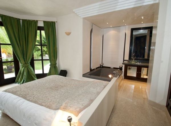 Luxe villa met vijf slaapkamers in Cala Jondal te koop