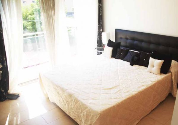 Duplex herenhuis met drie slaapkamers te koop in Marina Botafoch