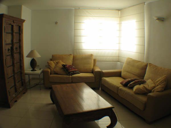 Ruim vier slaapkamer appartement te koop in Marina Botafoch Ibiza