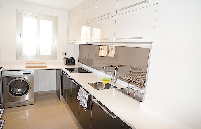 Nieuwe luxe appartement met twee slaapkamers in Playa d'en Bossa te koop