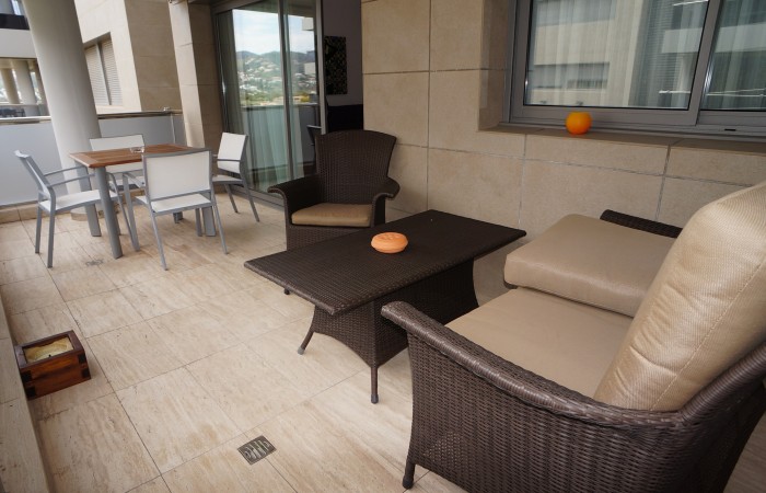 Mooi modern appartement met twee slaapkamers te koop in Marina Botafoch