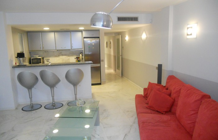 Luxe mooi appartement met twee slaapkamers in Marina Botafoch te koop