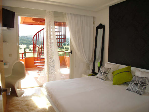 Luxe en elegante 2 slaapkamer penthouse te koop in Roca Llisa
