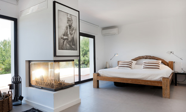 Luxe villa te koop in Cala Tarida met vier slaapkamers