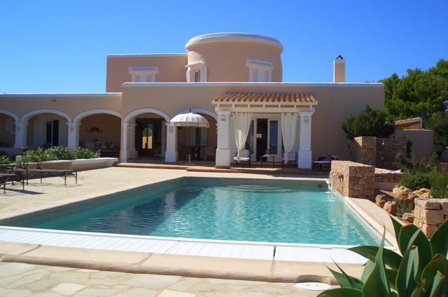 Luxe villa te koop met zeezicht in Formentera