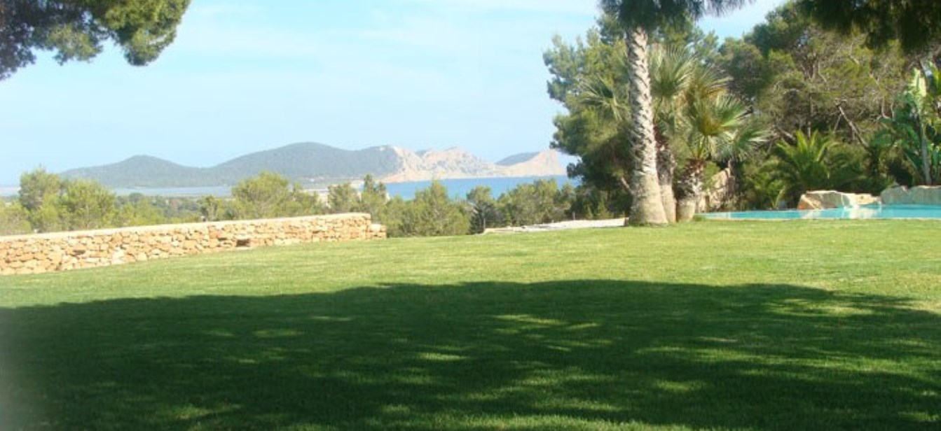 Villa met privacy en uitzicht op zee in Sa Caleta Cala Jondal