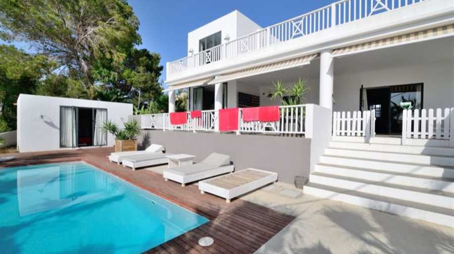 Modern huis te koop tussen Cala Bassa en Cala Conta