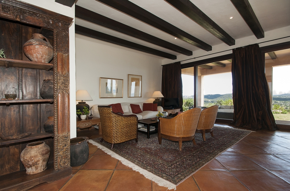 Luxe villa hoog in de bergen met land en zeezicht