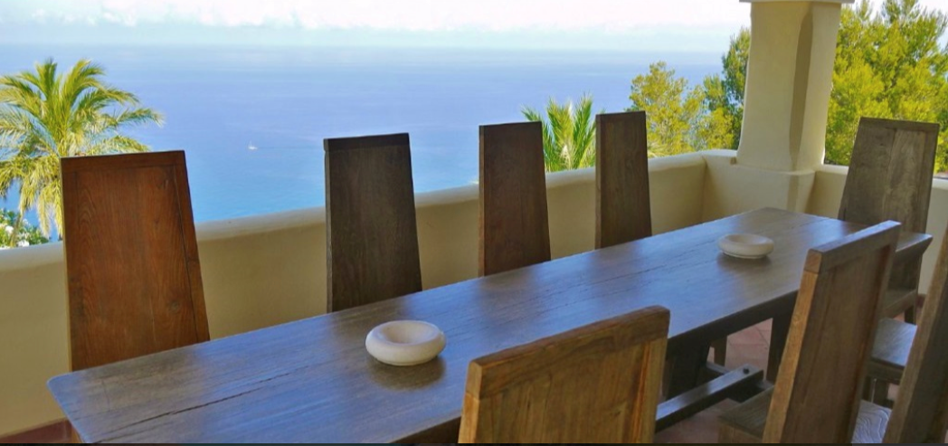 Luxe villa in San Miquell met prachtig uitzicht op zee