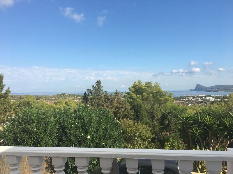 Huis te koop in Cala Tarida met uitzicht op zee