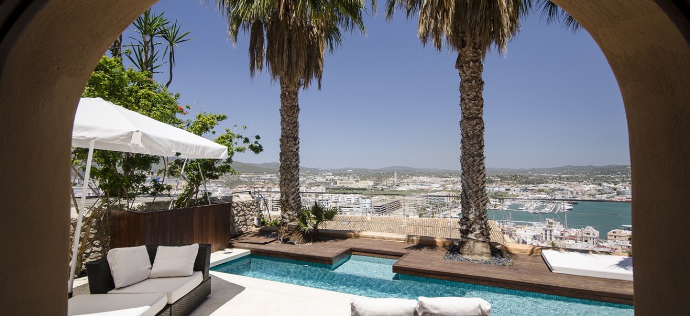 Luxe appartement in de oude stad met een prachtig uitzicht en prive zwembad