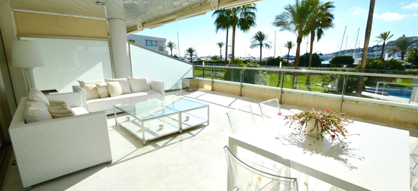 Modern appartement met een prachtig uitzicht in Marina Botafoch met een prachtig uitzicht