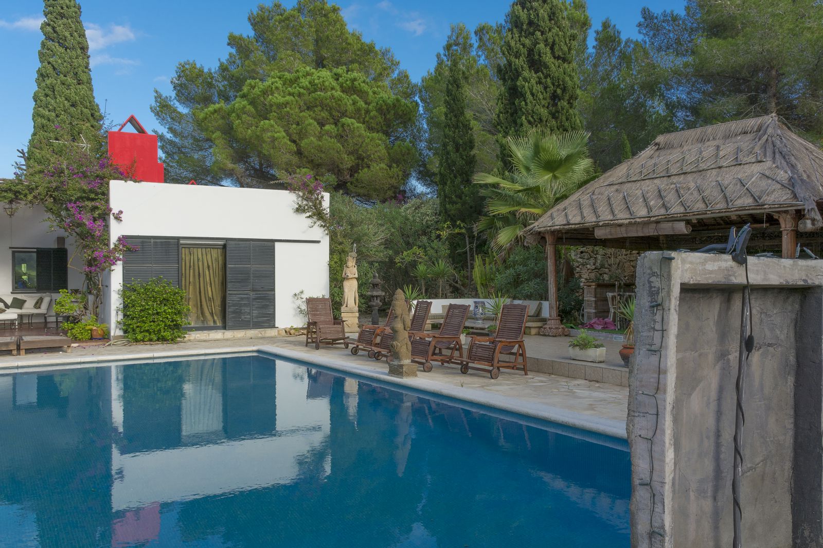 Ibiza villa direct aan de golfbaan van Roca Llisa