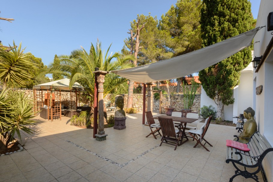 Ibiza villa direct aan de golfbaan van Roca Llisa