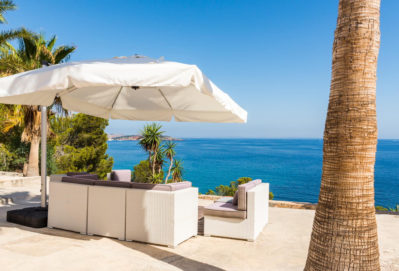Exclusieve luxe - villa aan het water met een eigen toegang tot de zee