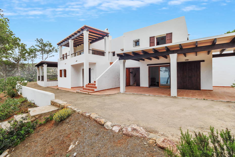 Villa met zeezicht in een Benirras met toegang tot de zee