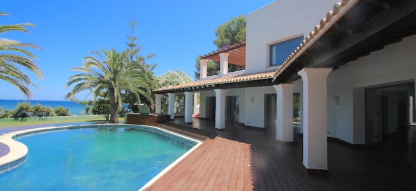 Villa met directe toegang tot de zee in Ibiza Santa Eulalia
