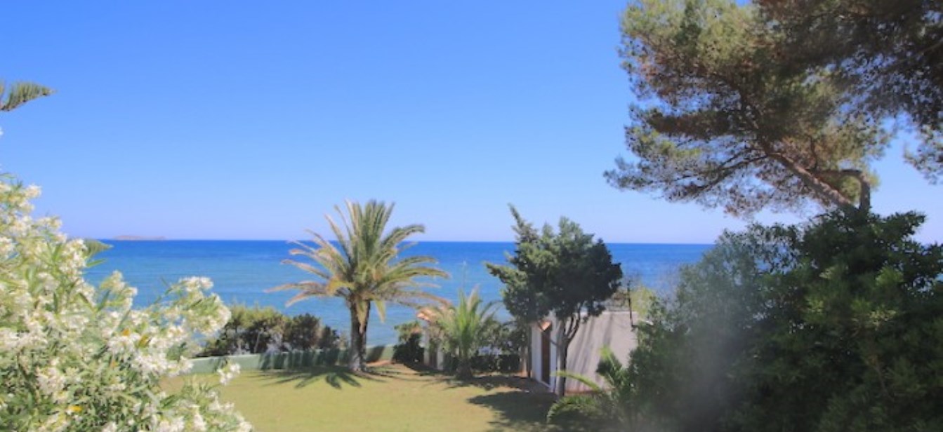 Villa met directe toegang tot de zee in Ibiza Santa Eulalia