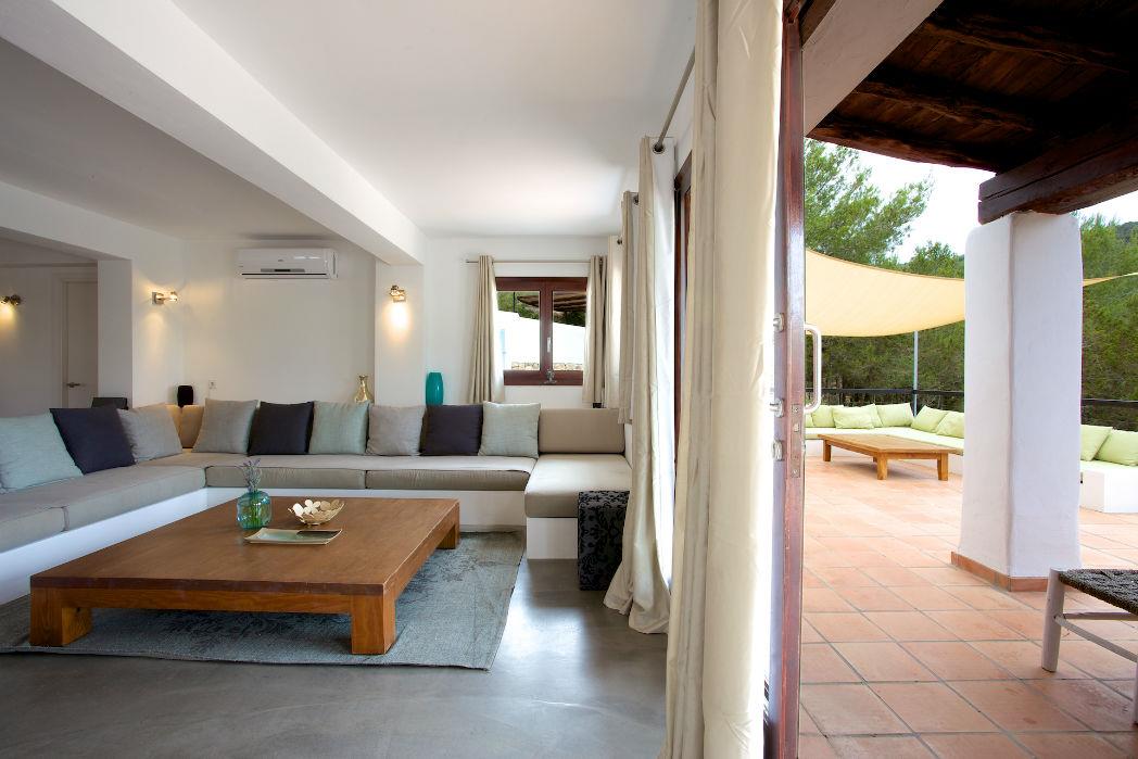 Moderne luxe villa met prachtig uitzicht in Es Cubells