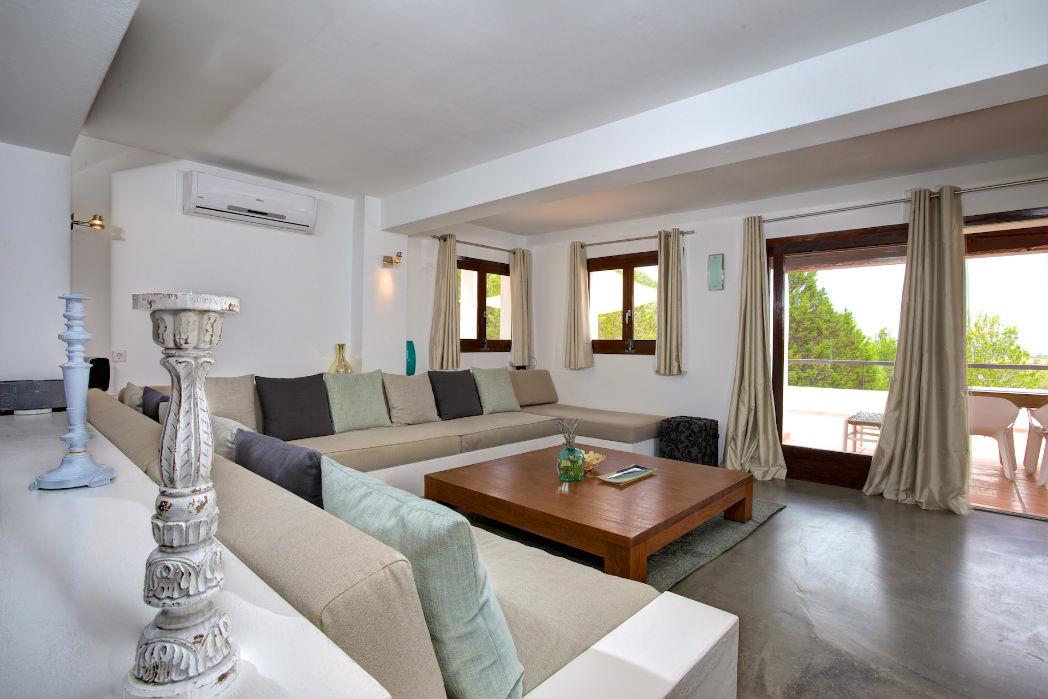 Moderne luxe villa met prachtig uitzicht in Es Cubells