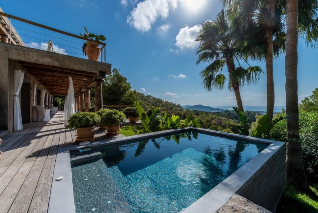 Een luxe villa als geen ander in Ibiza in Es Cubells