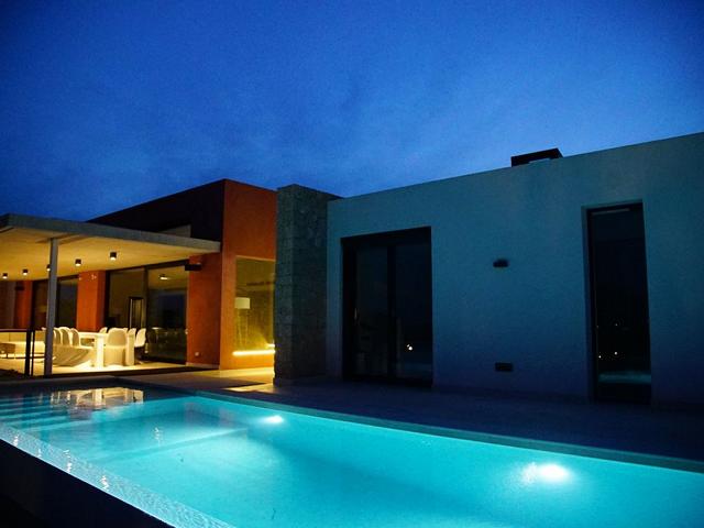 Exclusieve prive villa met uitzicht op de stad en de zee in Ibiza