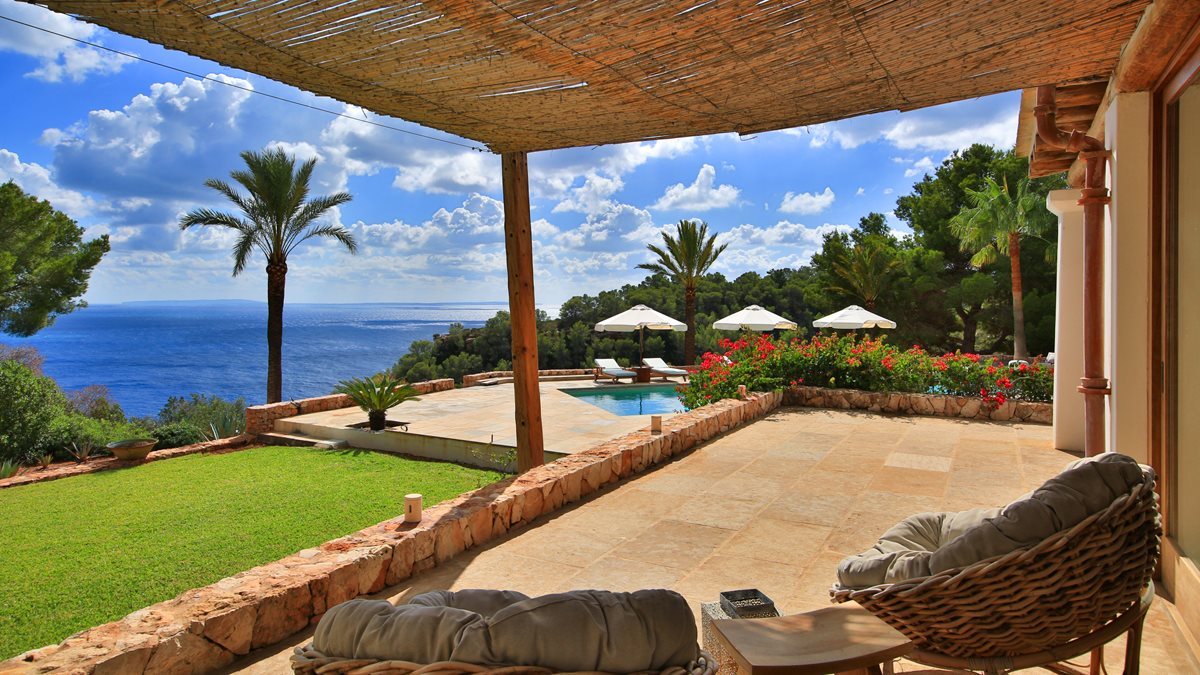 Luxe villa in Es Cubells met uitzonderlijk uitzicht