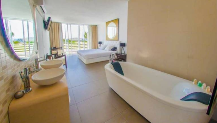 Villa met 3 ruime slaapkamers met uitzicht op zee in Ibiza Cala Conte