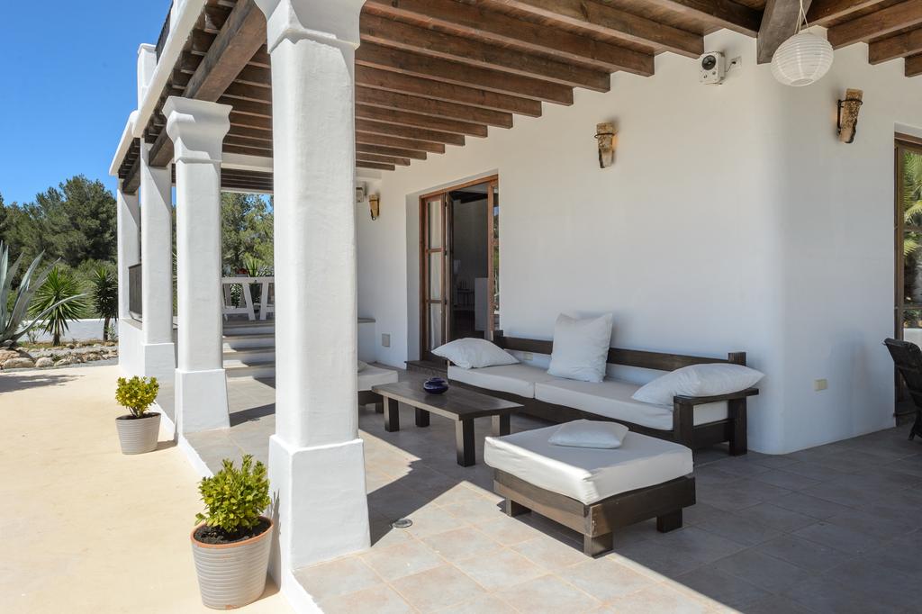 Charmante Finca met terrassen op een zuid westen vlakbij Ibiza